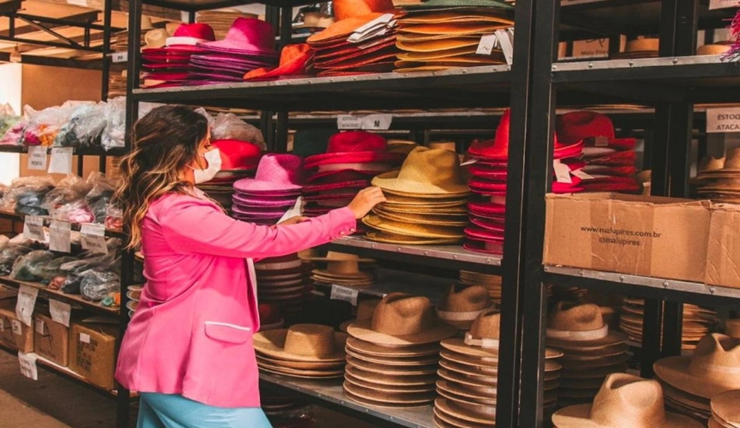 Malu Pires revela como transformou marca de chapéus na queridinha do Brasil