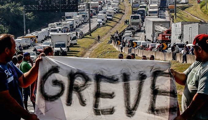 Greve dos caminhoneiros deve contar com o apoio de frentistas e empresários