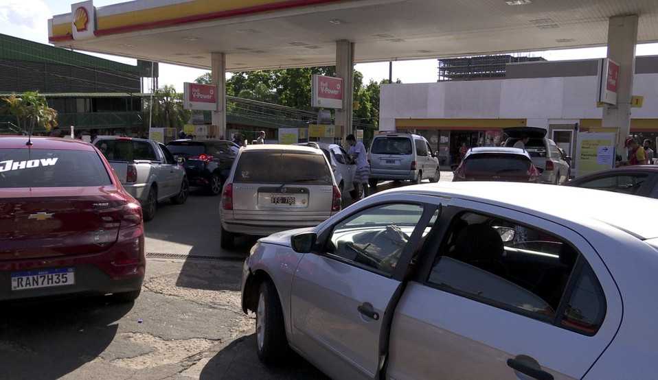 Com o alta no preço da gasolina, brasileiros vão a Argentina para abastecer