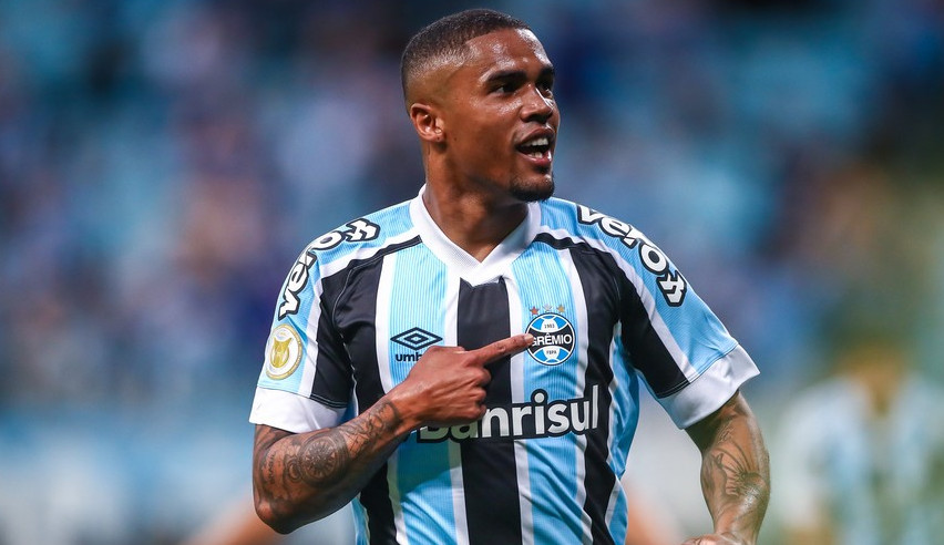 Douglas Costa promete jogar a série B com o Grêmio
