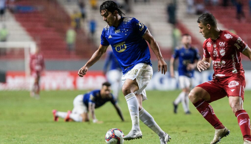 Com chuva e paralisação, Cruzeiro fica no empate com o Vila Nova