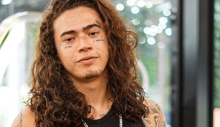 Whindersson comenta indireta de Luísa em hit: “/Não joguei ninguém do penhasco”/