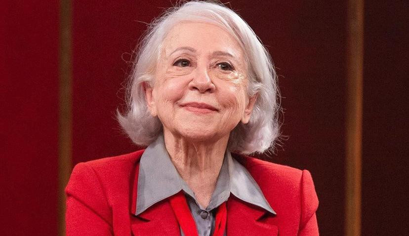 Fernanda Montenegro ocupa 17º cadeira da Academia Brasileira de Letras e é eleita imortal