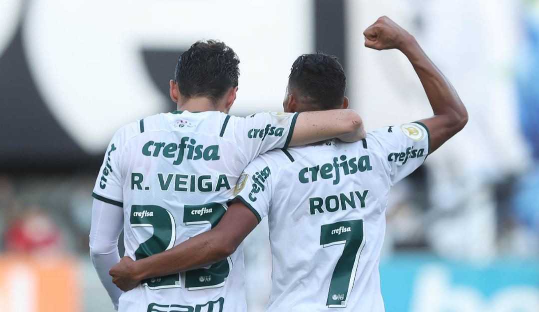 Palmeiras vence o Santos na Vila e complica situação do rival