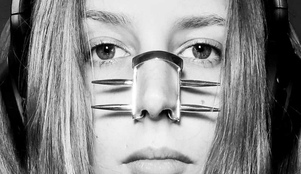 Alerta tendência: as joias faciais voltaram