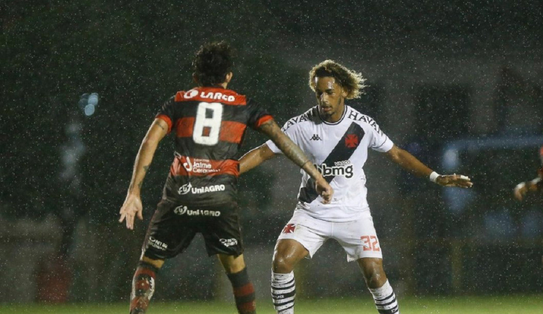 Vasco enfrenta o Vitória na noite desta quarta-feira, veja as prováveis escalações