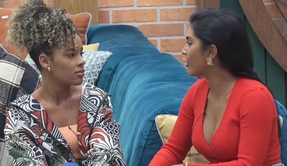 Em a Fazenda 13, Mileide tenta alertar Sthefane “/Tem que abrir a boca”/