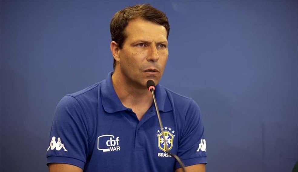 CBF demite Leonardo Gaciba do comando da comissão de arbitragem após polêmicas