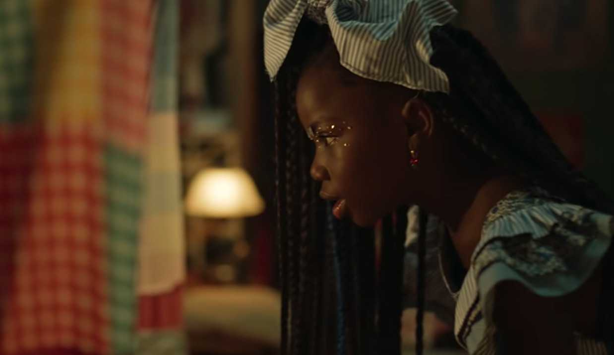 Titi, filha de Bruno Gagliasso e Giovanna Ewbank, participa do clipe de Manu Gavassi