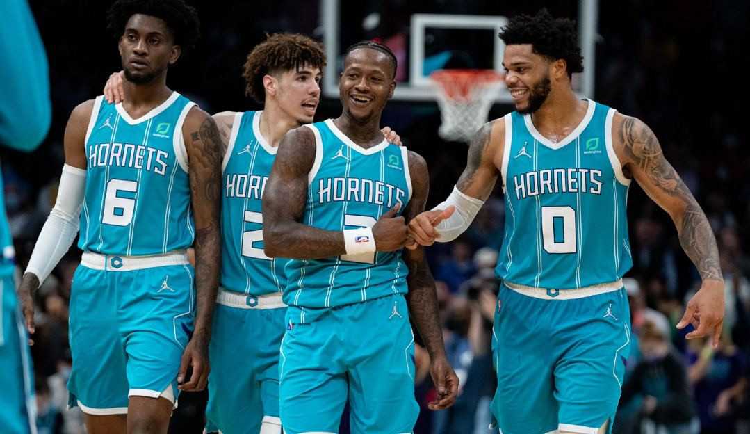 Warriors perdem para Hornets e encerra sequência de vitórias