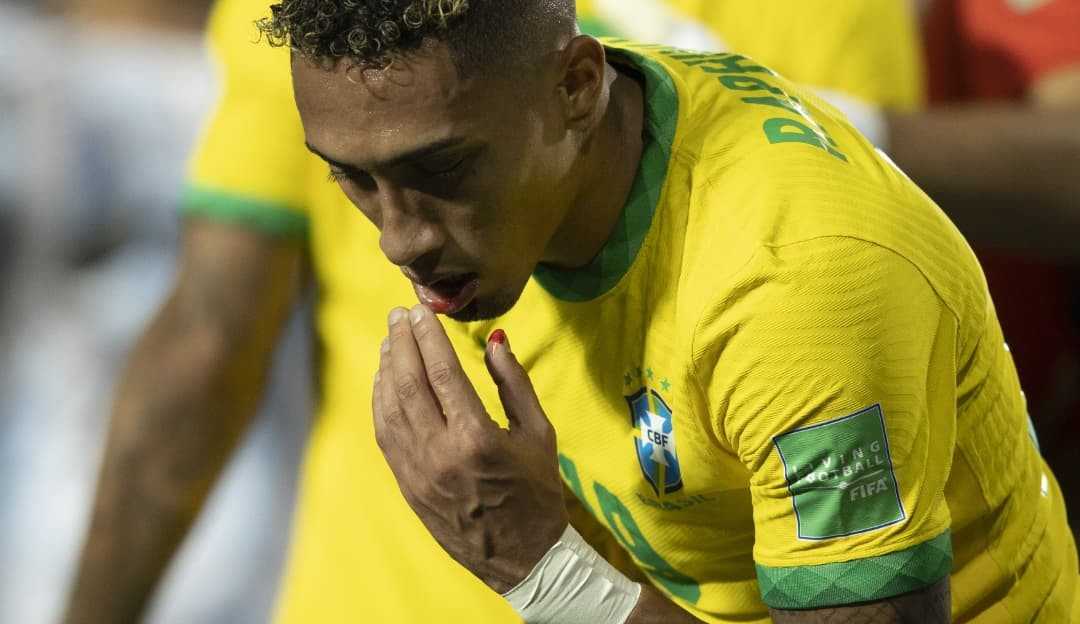 Conmebol suspende os árbitros após agressão de Otamendi em Raphinha