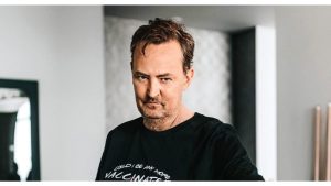 Mais um médico suspeito pela morte de Matthew Perry se declara culpado