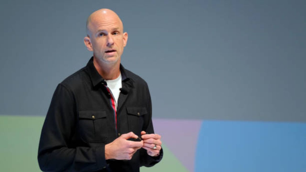 Tor Myhren, vice-presidente de marketing da Apple | Reprodução/Richard Bord/Getty Images Embed |