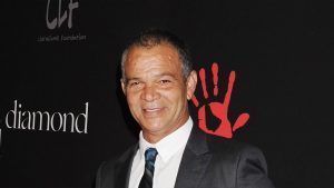 Causa da morte do pai de Rihanna, Ronald Fenty, é revelada