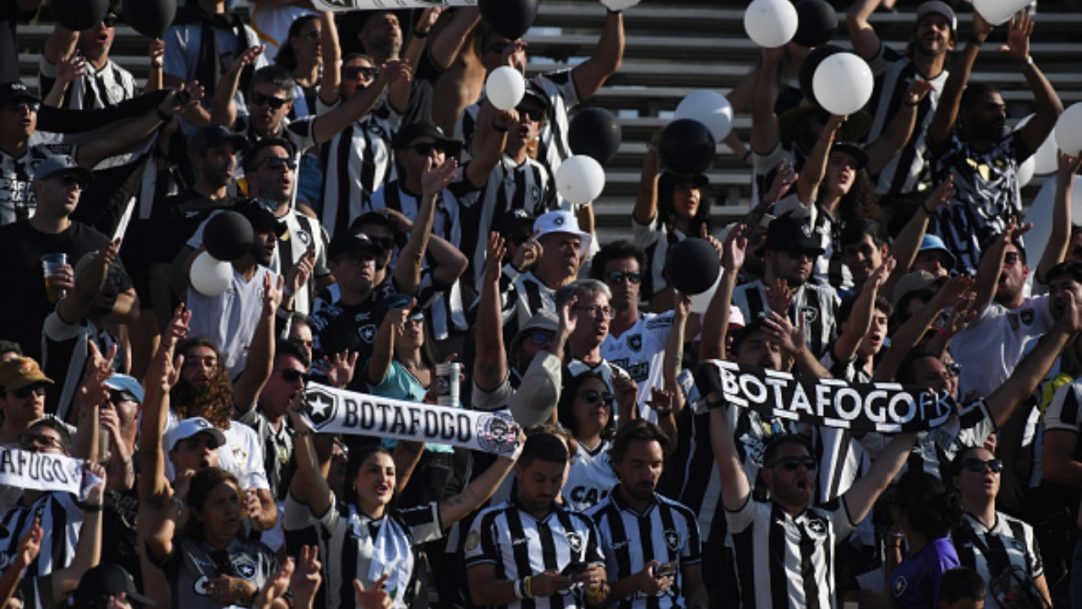 Botafogo empolga torcida que espera vitória sobre Palmeiras