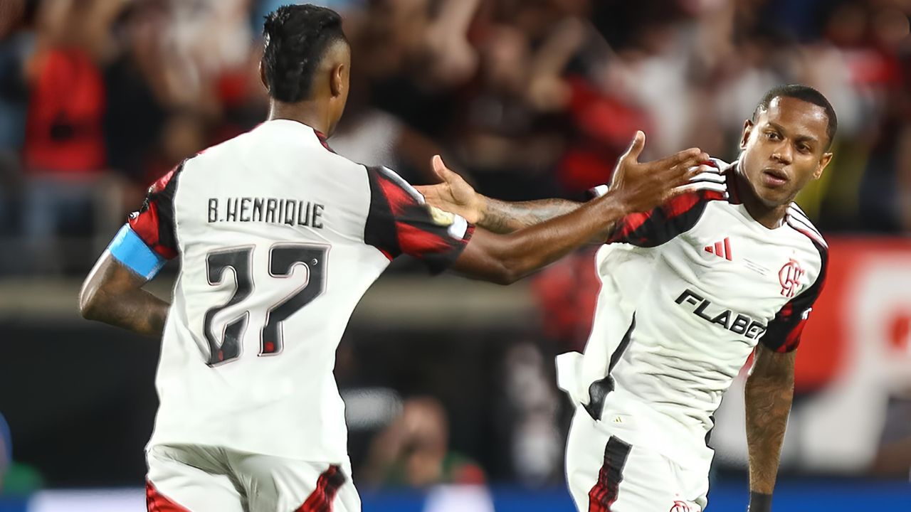 Bruno Henrique comemora gol com Wallace Yan | Reprodução/Instagram/@flamengo