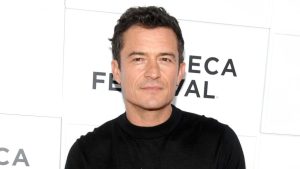 Orlando Bloom aparece acompanhado após fim do noivado com Katy Perry