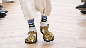 Dior Men aposta em sandália com meia para reinventar o inverno