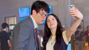 Skler Gisondo realiza tour pelo Planeta Diário em novo filme do Superman