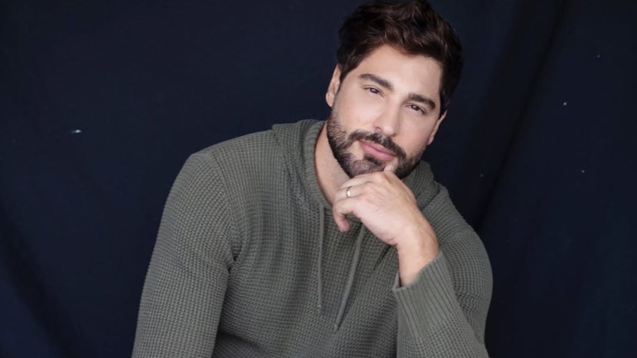 Ensaio de fotos de Victor antes do Power Couple | Reprodução/Instagram/@victorpecoraro