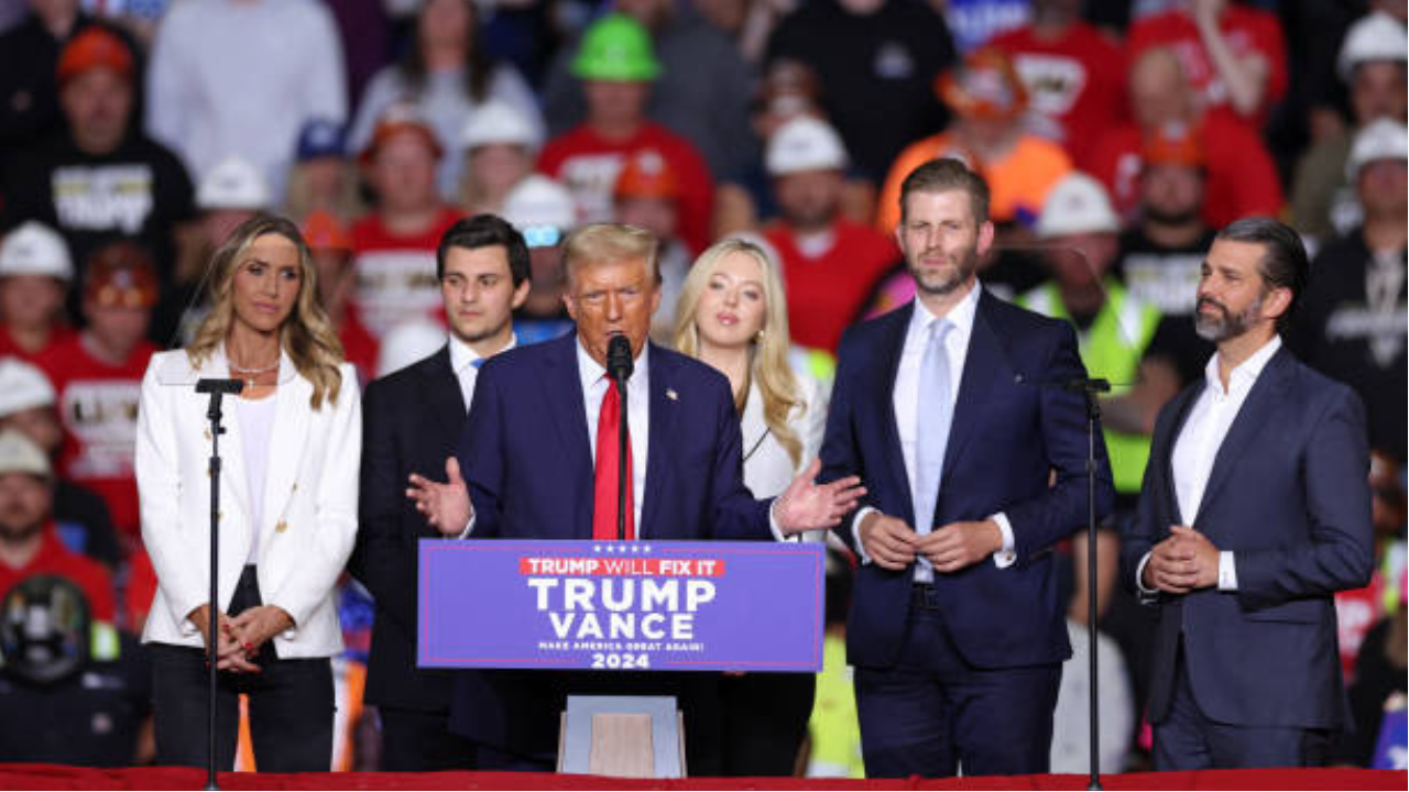 Família Trump | Reprodução/CHARLY TRIBALLEAU/Getty Images Embed