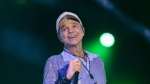 Netinho comemora cura de câncer após meses de tratamento