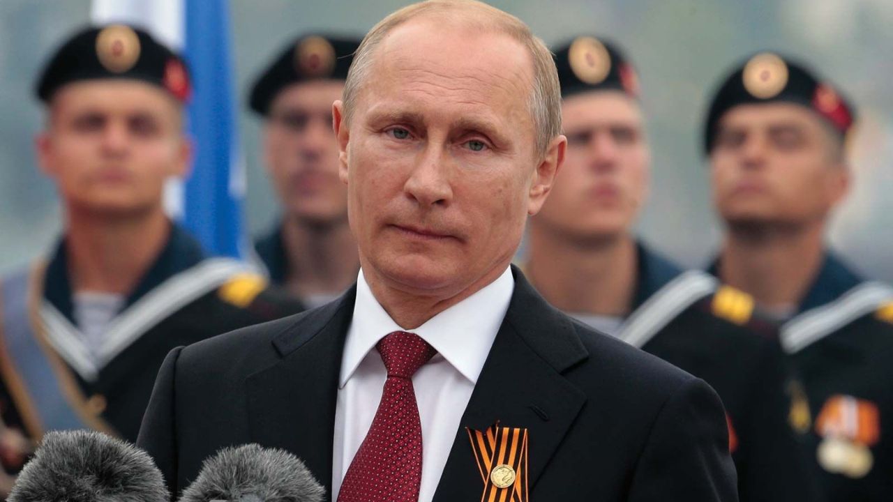 Putin em entrevista falando com os repórteres |
Reprodução/x/@Alex_Oloyede2