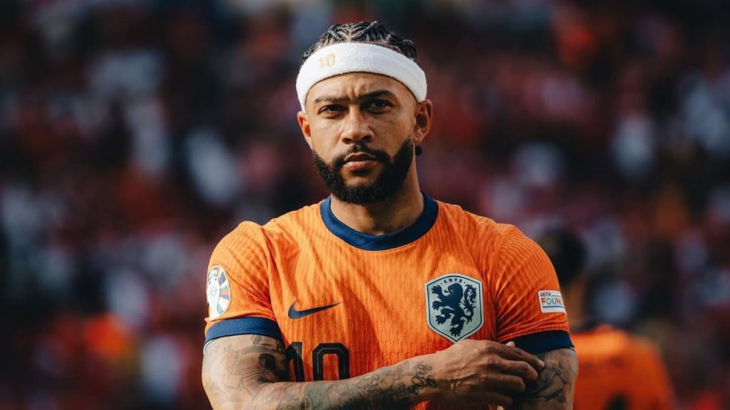 Depay busca igualar Van Persie como artilheiro da Holanda