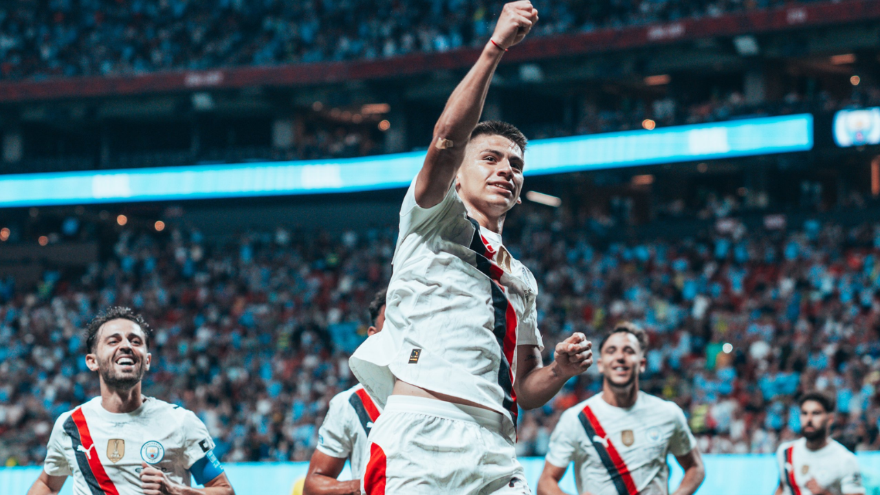 Jovem argentino Echeverrí marca golaço de falta em goleada do City no Mundial | Reprodução/X/Manchester City