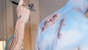 Fiorucci incorpora pintura corporal em desfile da Semana de Moda de Milão