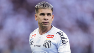 Treinador do Santos quebra silêncio sobre saída de Soteldo para o Fluminense