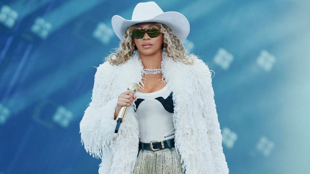 Beyoncé apresentando "Blackbird" na Cowboy Carter Tour | Reprodução/Instagram/Beyoncé