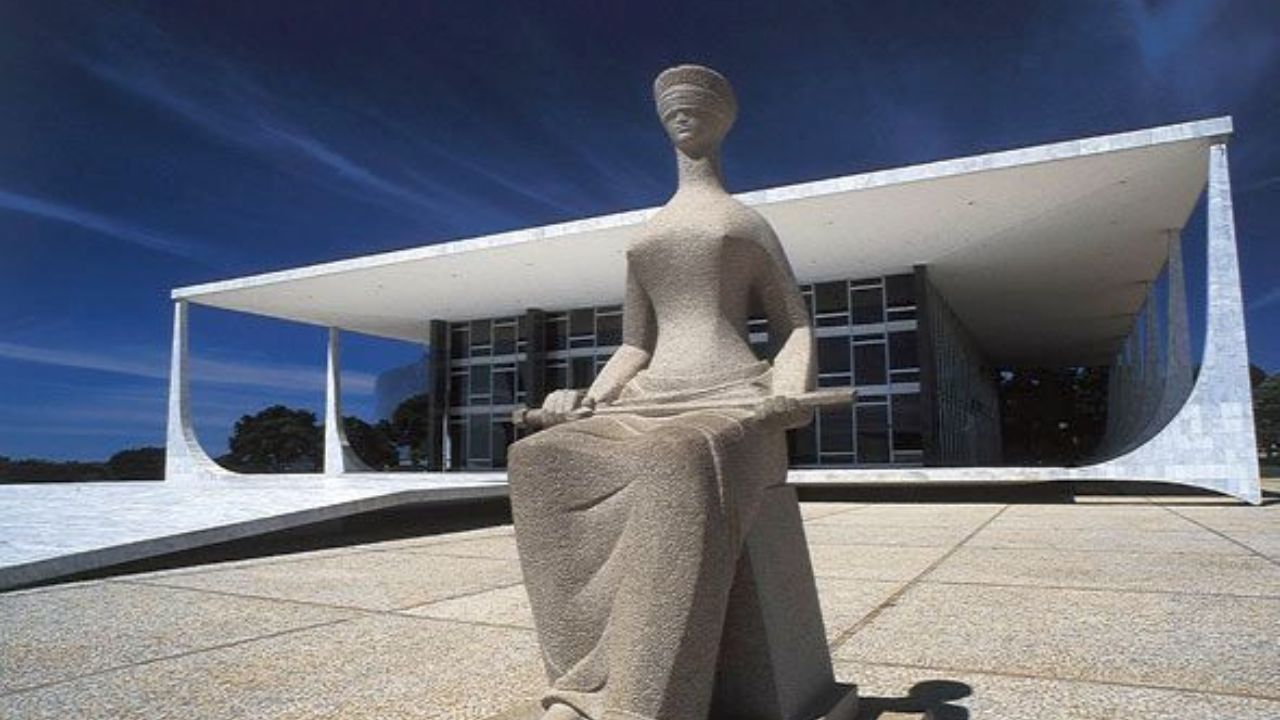 Estatua da justiça | Reprodução/Pinterest/@fpedroandrade/