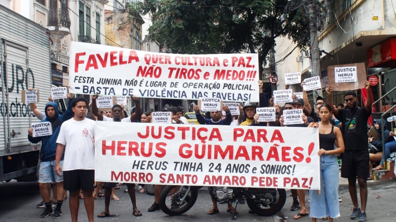 Moradores  de Santo Amaro em protesto | Reprodução/X/@babadofamososrj