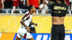 Flamengo empata com LAFC com golaço de Wallace Yan