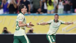 Ufa, no sufoco: Palmeiras arranca empate heroico e avança às oitavas