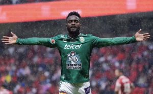 Steven Mendoza é novo reforço do Athletico-PR na disputa da Série B