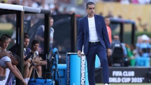 Botafogo anuncia saída de Renato Paiva após eliminação no Mundial de Clubes