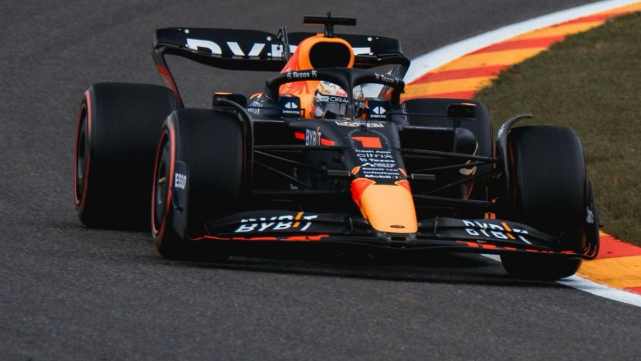 Carro do piloto holandês Max Verstappen no Circuito de Spa-Francorchamps, na Bélgica em 2022
