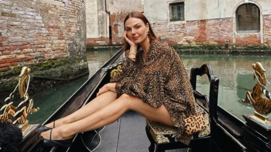 Isis Valverde compartilha momentos da lua de mel em Veneza