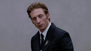 Jeremy Allen White assume papel de embaixador global da Louis Vuitton