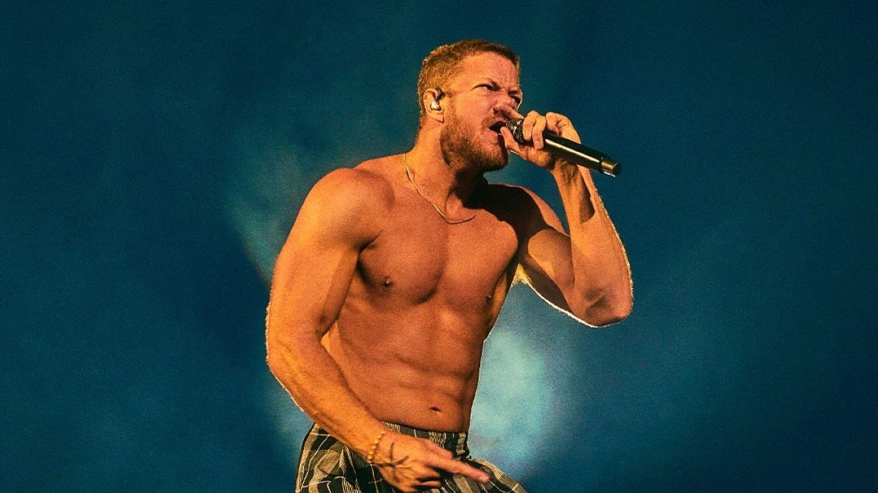 Day Reynolds durante performance com Imagine Dragons | Reprodução / Instagram / @imaginedragons