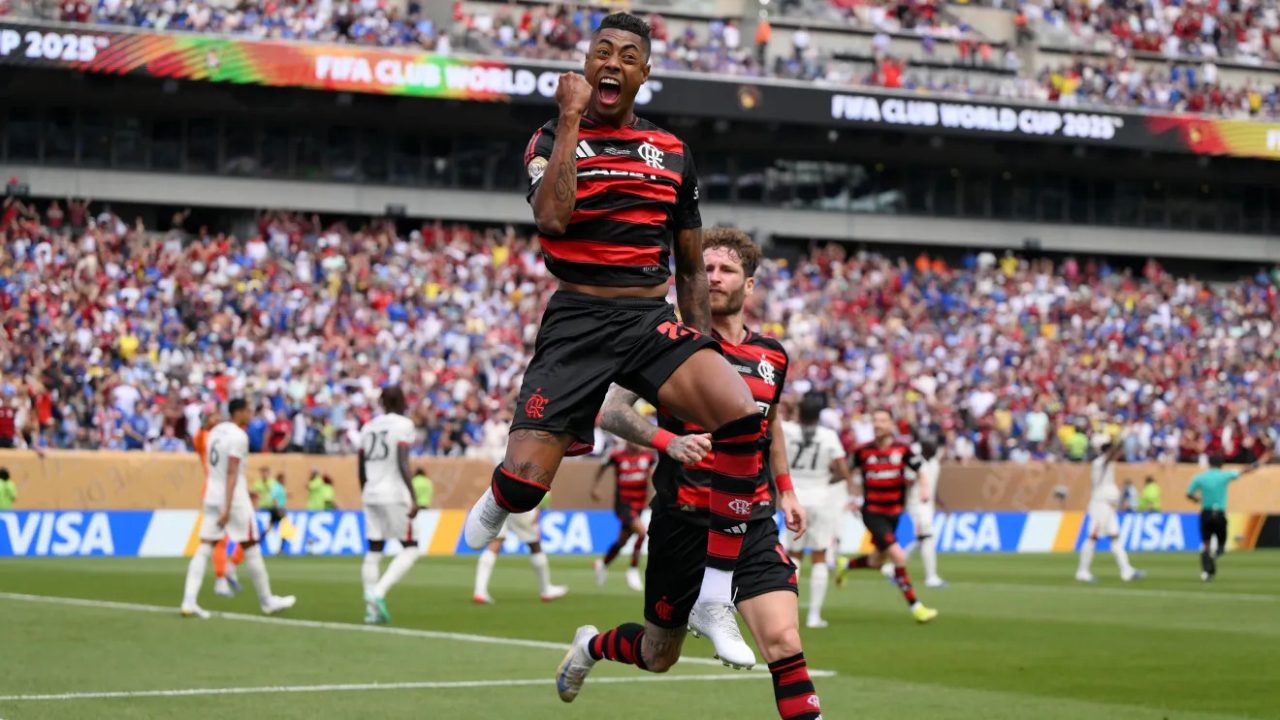 Bruno Henrique comemora gol de empate contra Chelsea | Reprodução/David Ramos/Getty Images Embed |