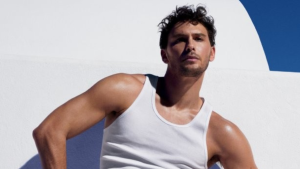 Calvin Klein revela novas imagens de Cooper Koch em peças Pride de edição limitada