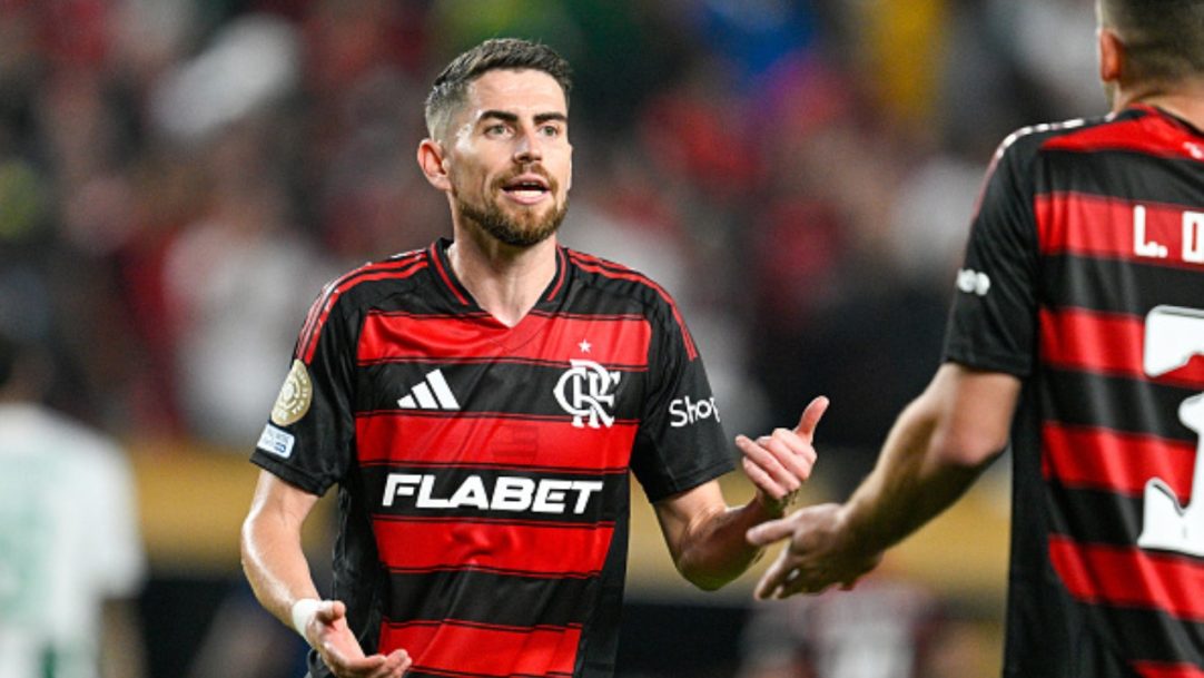 Jorginho faz boa partida junto de Arrascaeta, escolhido o melhor em campo
