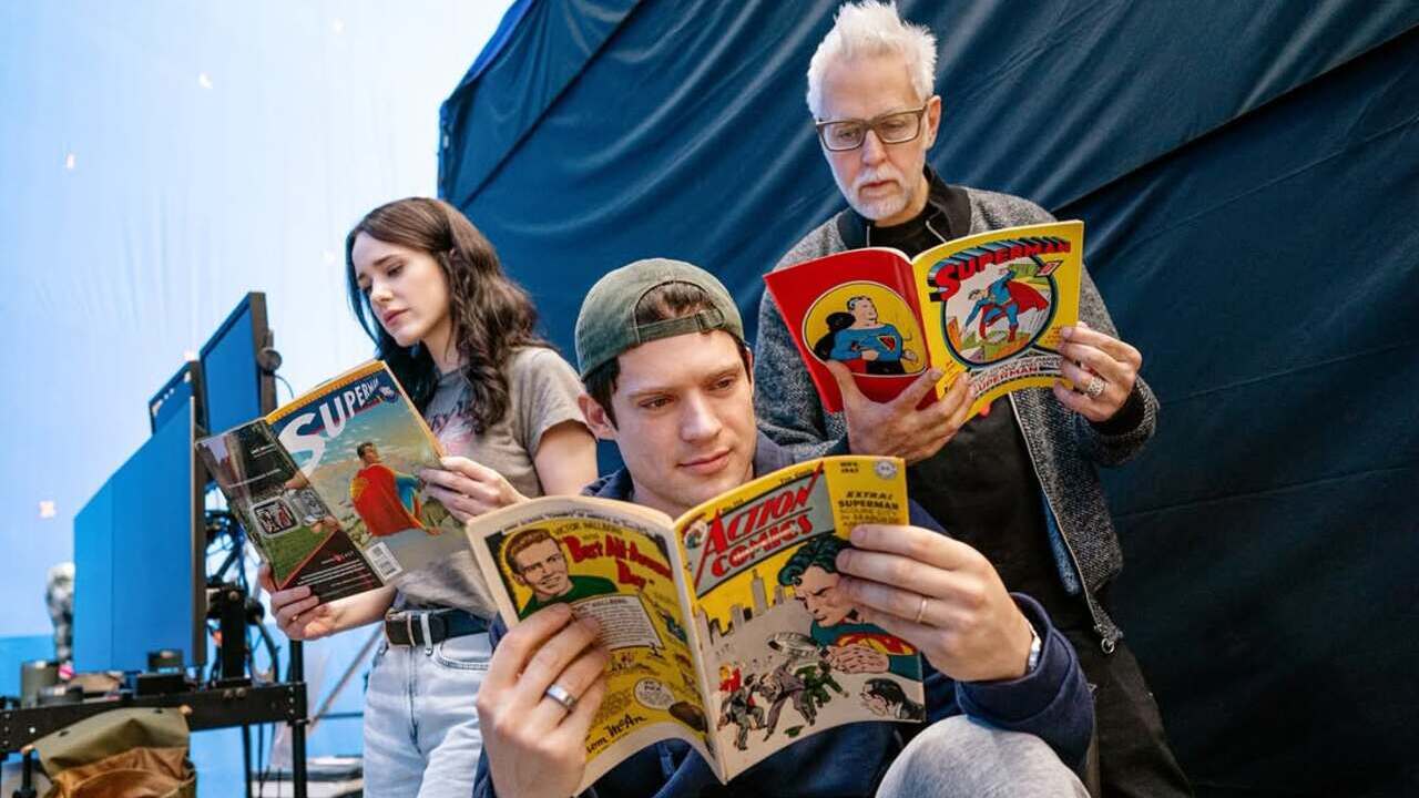 Rachel Brosnahan, David Corenswet e James Gunn com HQs do Superman | Reprodução/Instagram/@davidcorenswet