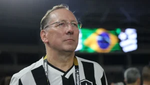 John Textor deixa comando do Lyon e promete foco no Botafogo