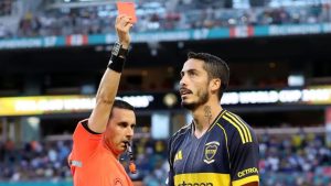 Dois jogadores do Boca Juniors são suspensos por quatro jogos após expulsão