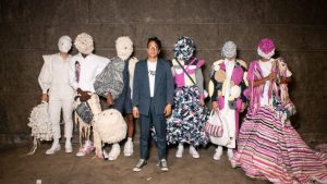 Lucas Caslú transforma moda em performance na Casa de Criadores