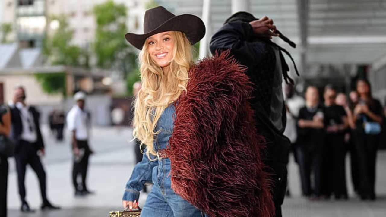 Beyoncé em apresentação em Paris | Reprodução/Edward Berthelot/Getty Images Embed